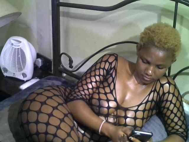 KissMeLuna webcam