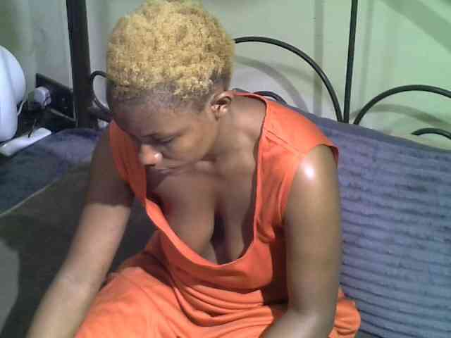 KissMeLuna webcam