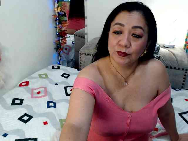 Yourhornyjuliettee1