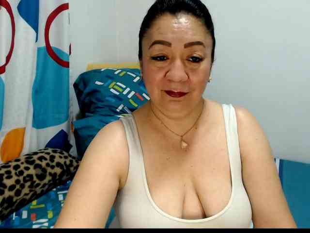 Yourhornyjuliettee1