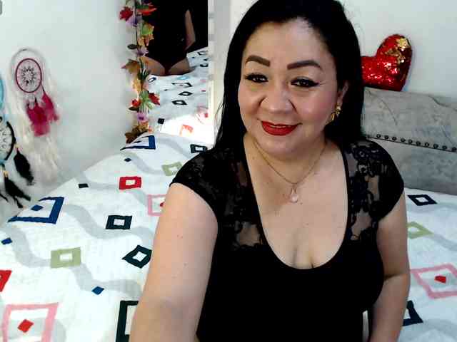 Yourhornyjuliettee1 Yourhornyjuliettee1