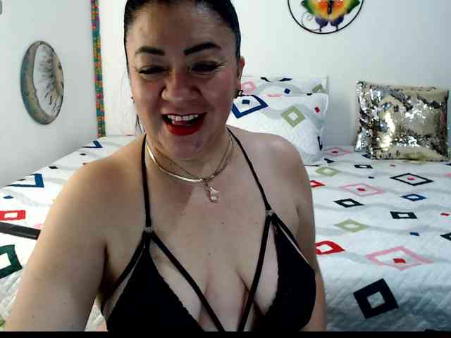 Yourhornyjuliettee1