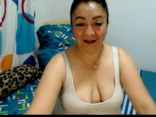 Yourhornyjuliettee1