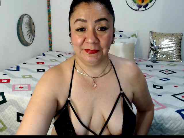 Yourhornyjuliettee1