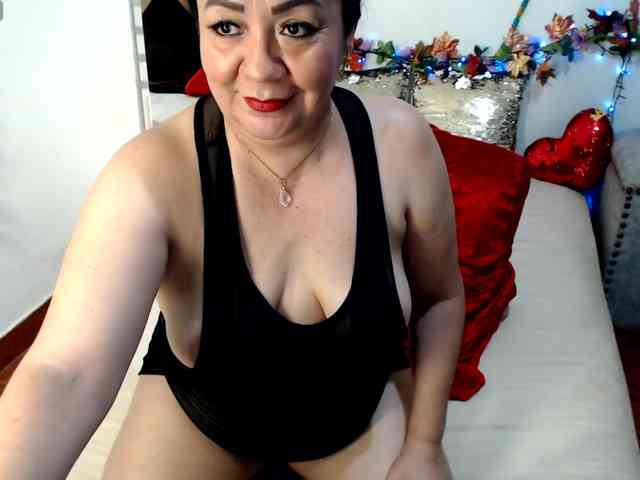 Yourhornyjuliettee1