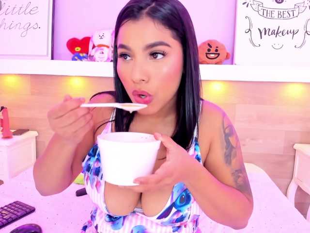 Ashley-Coper live cam on BongaCams