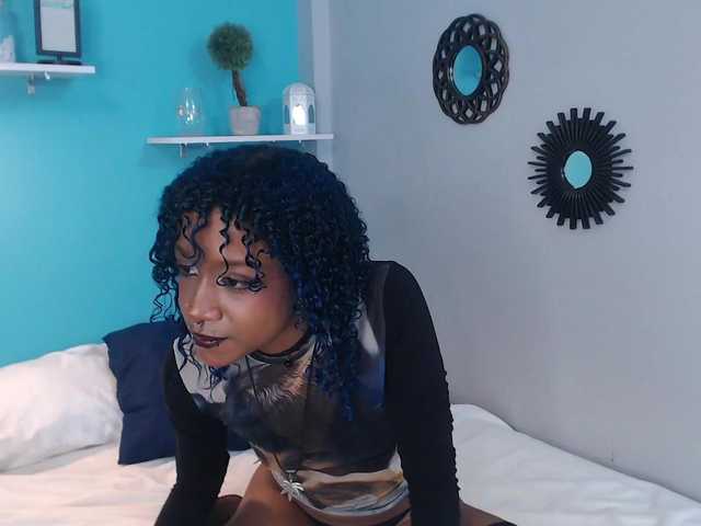 NuxMoon live cam on UnifiedCams