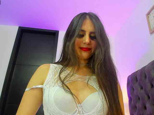 OrnellaHamilton webcam