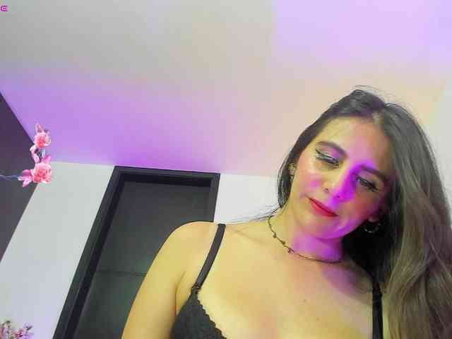 OrnellaHamilton webcam