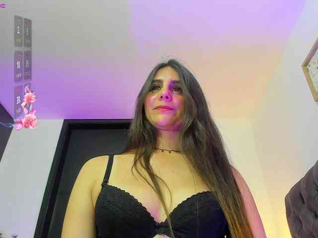 OrnellaHamilton webcam
