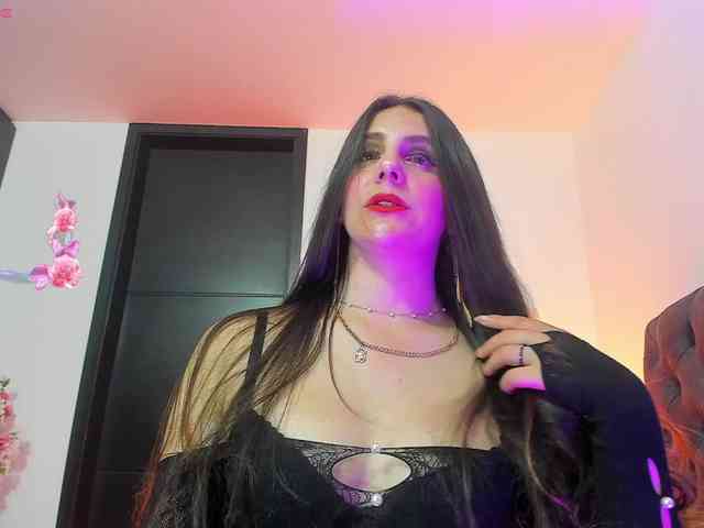 OrnellaHamilton webcam