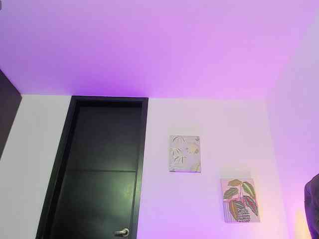 OrnellaHamilton webcam