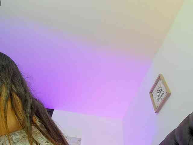 OrnellaHamilton webcam