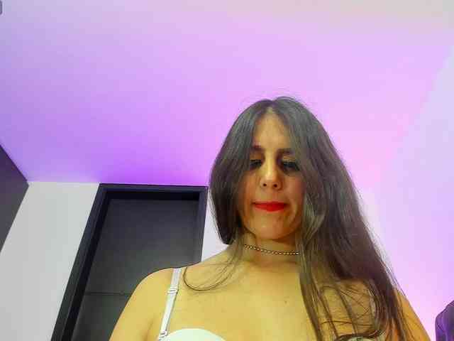 OrnellaHamilton webcam