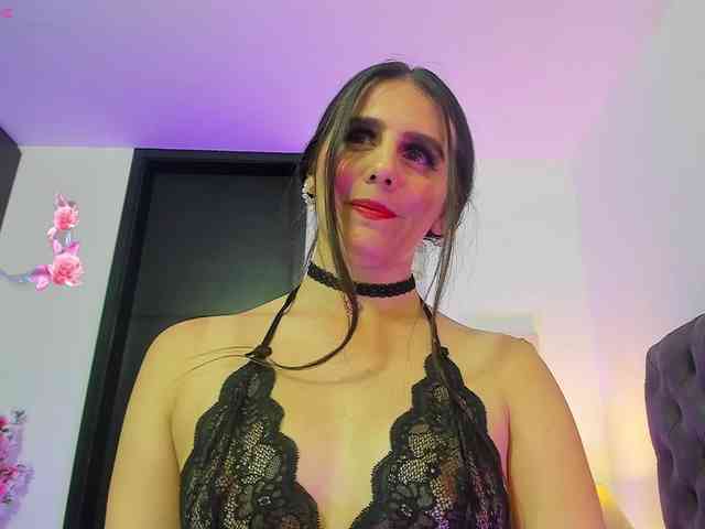 OrnellaHamilton webcam