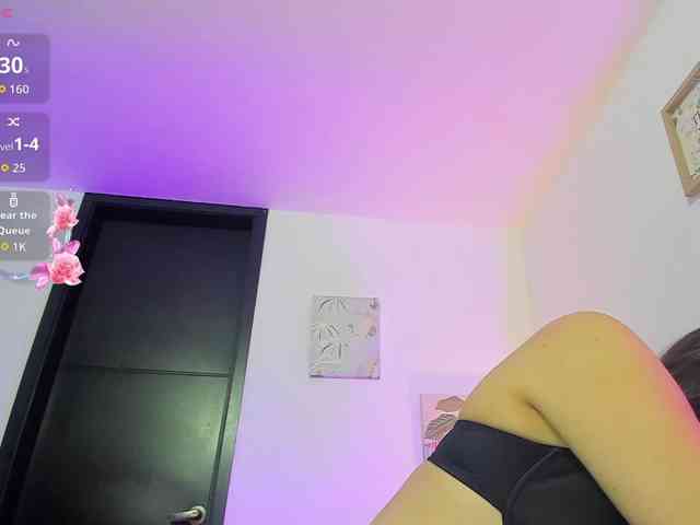 OrnellaHamilton webcam