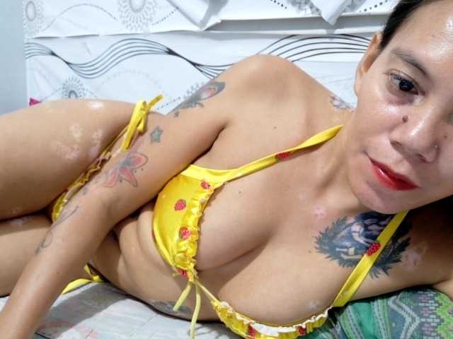 Urlovelypinay4u live cam on BongaCams