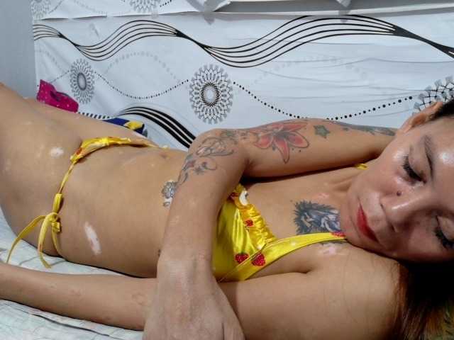 Urlovelypinay4u live cam on BongaCams