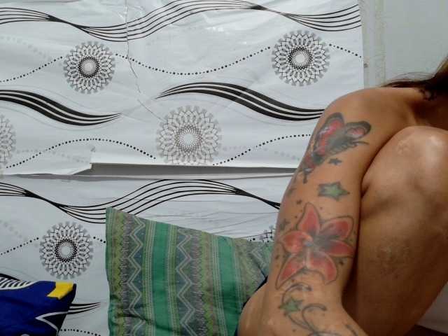 Urlovelypinay4u live cam on BongaCams