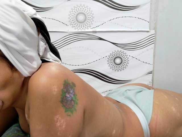 Urlovelypinay4u live webcam show
