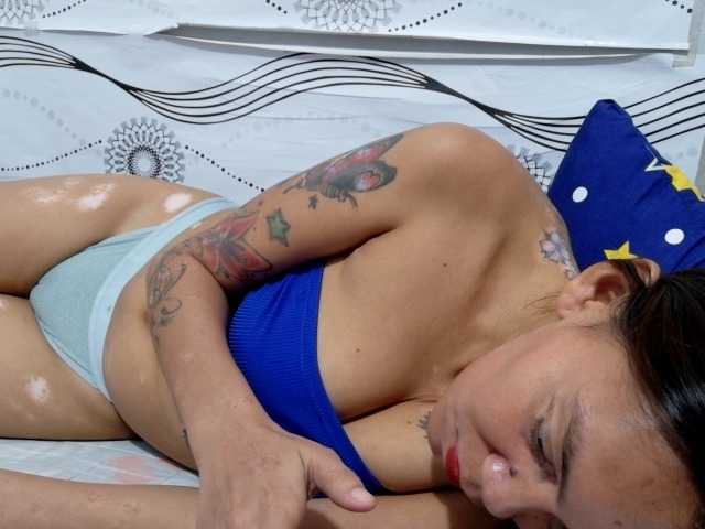 Urlovelypinay4u live cam on BongaCams