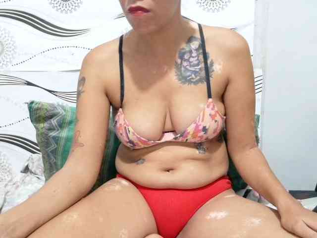 Urlovelypinay4u webcam