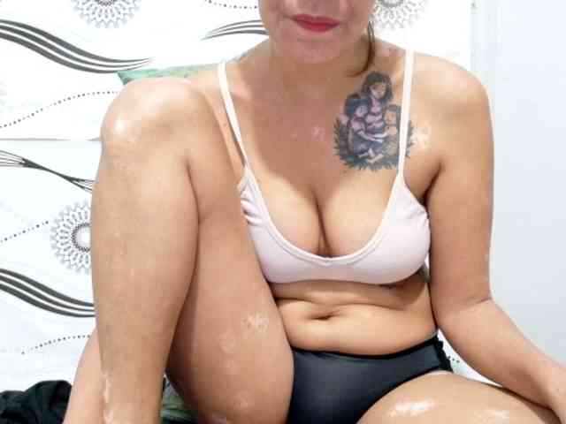 Urlovelypinay4u webcam