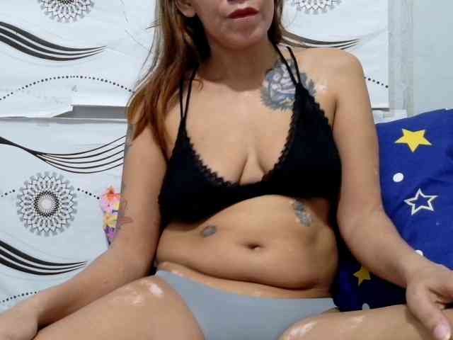 Urlovelypinay4u webcam