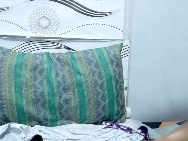 Urlovelypinay4u webcam