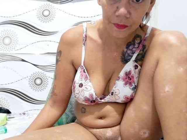 Urlovelypinay4u webcam