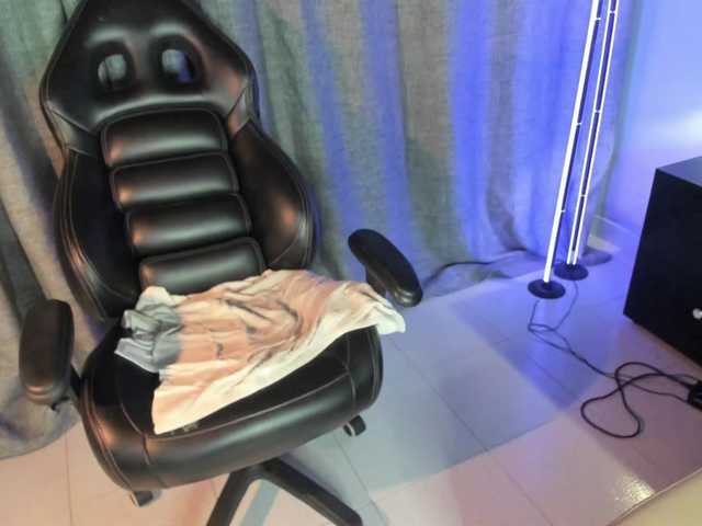 EmiliWilliams live cam preview