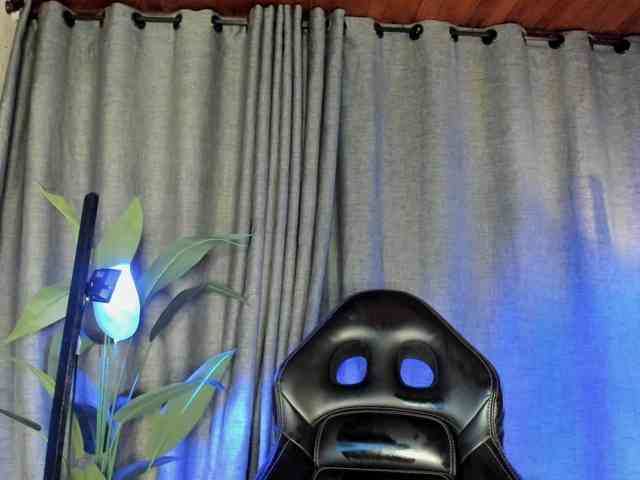 EmiliWilliams webcam