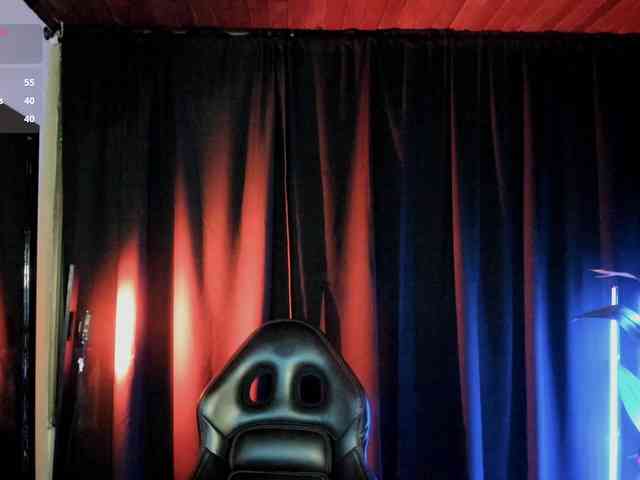 EmiliWilliams webcam