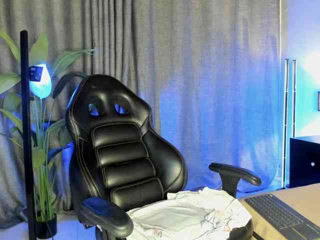 EmiliWilliams webcam