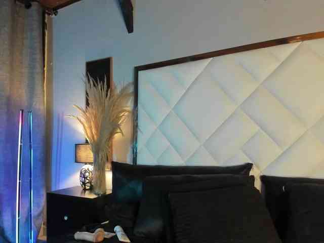 EmiliWilliams webcam