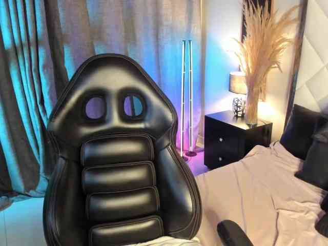 EmiliWilliams webcam