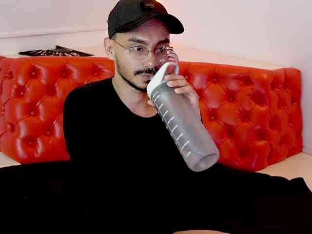 Thomas-Montiel Sex Cam Show
