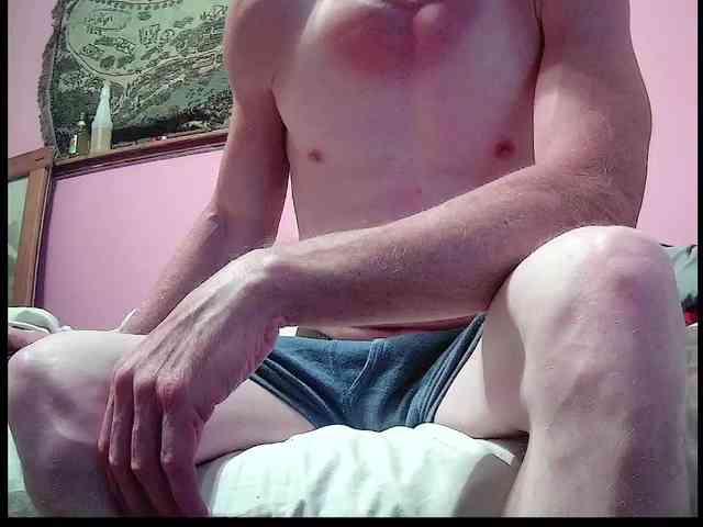 TroubleatMidnight webcam