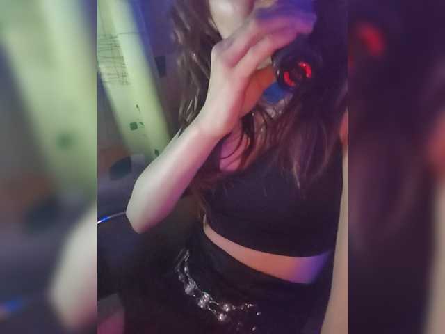 ivvikkilove1994 live cam on BongaCams