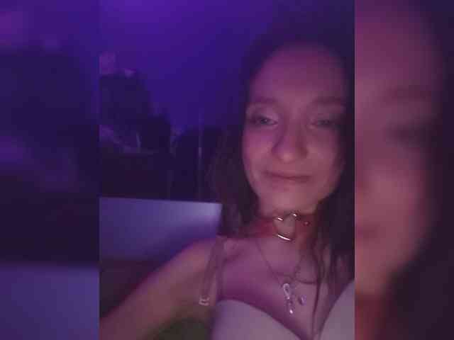 ivvikkilove1994's live room