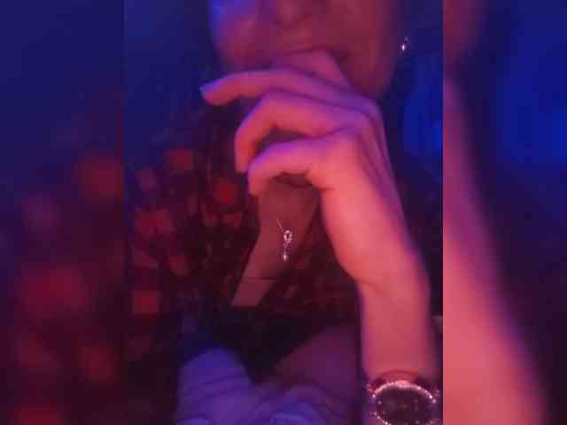 ivvikkilove1994's live room