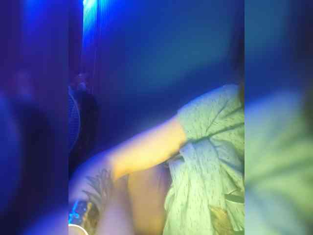 ivvikkilove1994's live room
