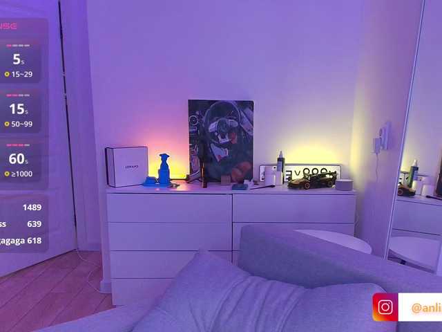 VibeLina live webcam show