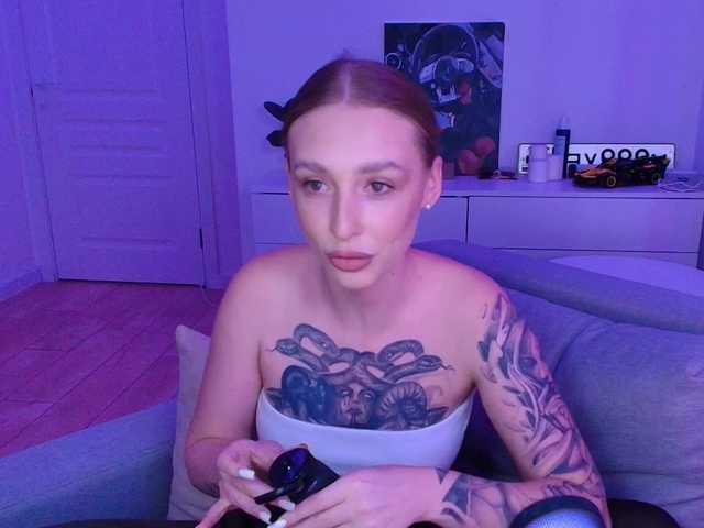 VibeLina live cam on BongaCams