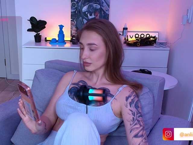 VibeLina live cam on BongaCams