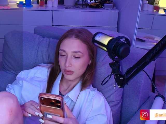 VibeLina live cam on BongaCams