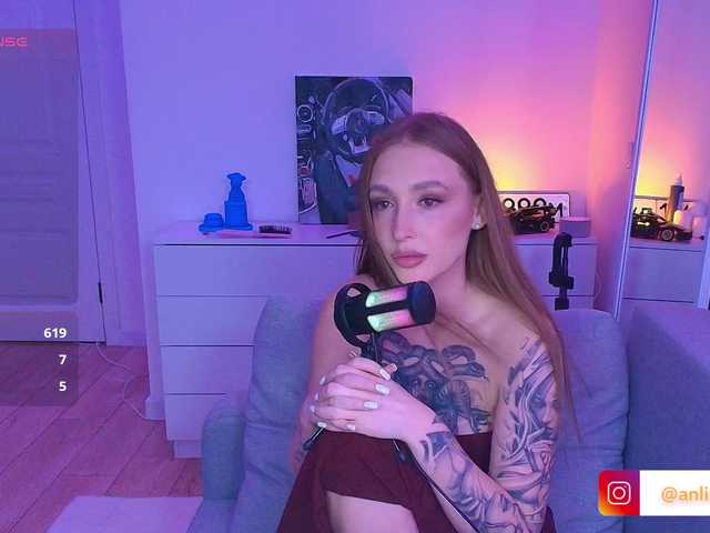 VibeLina live webcam show