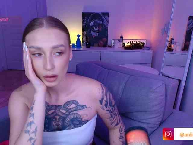 VibeLina webcam