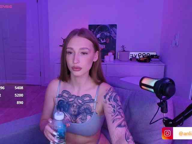 VibeLina webcam