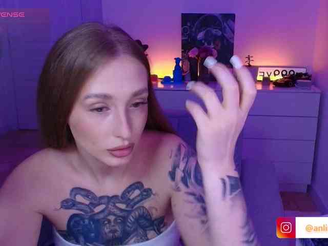 VibeLina webcam